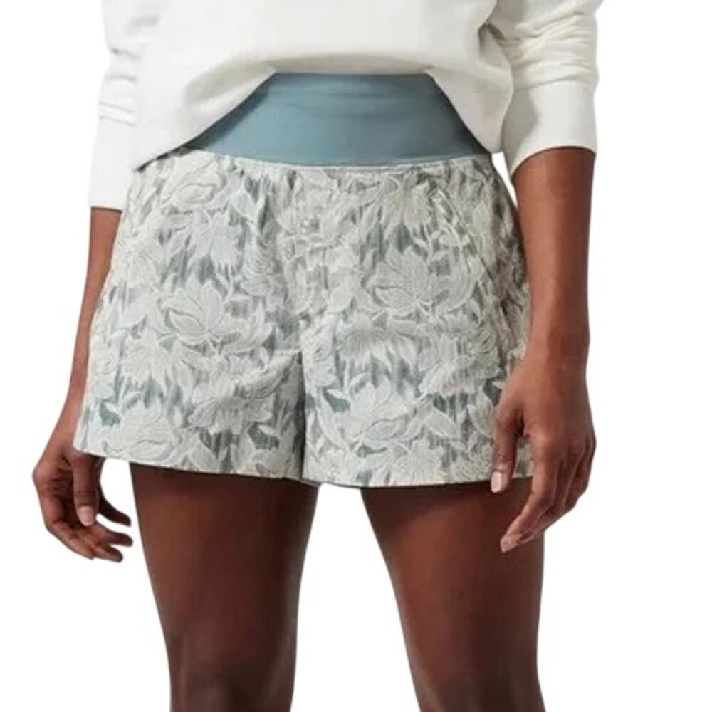 NWT Athleta Trekkie North Shorts in Ethereal Bloom Magnolia White, 22